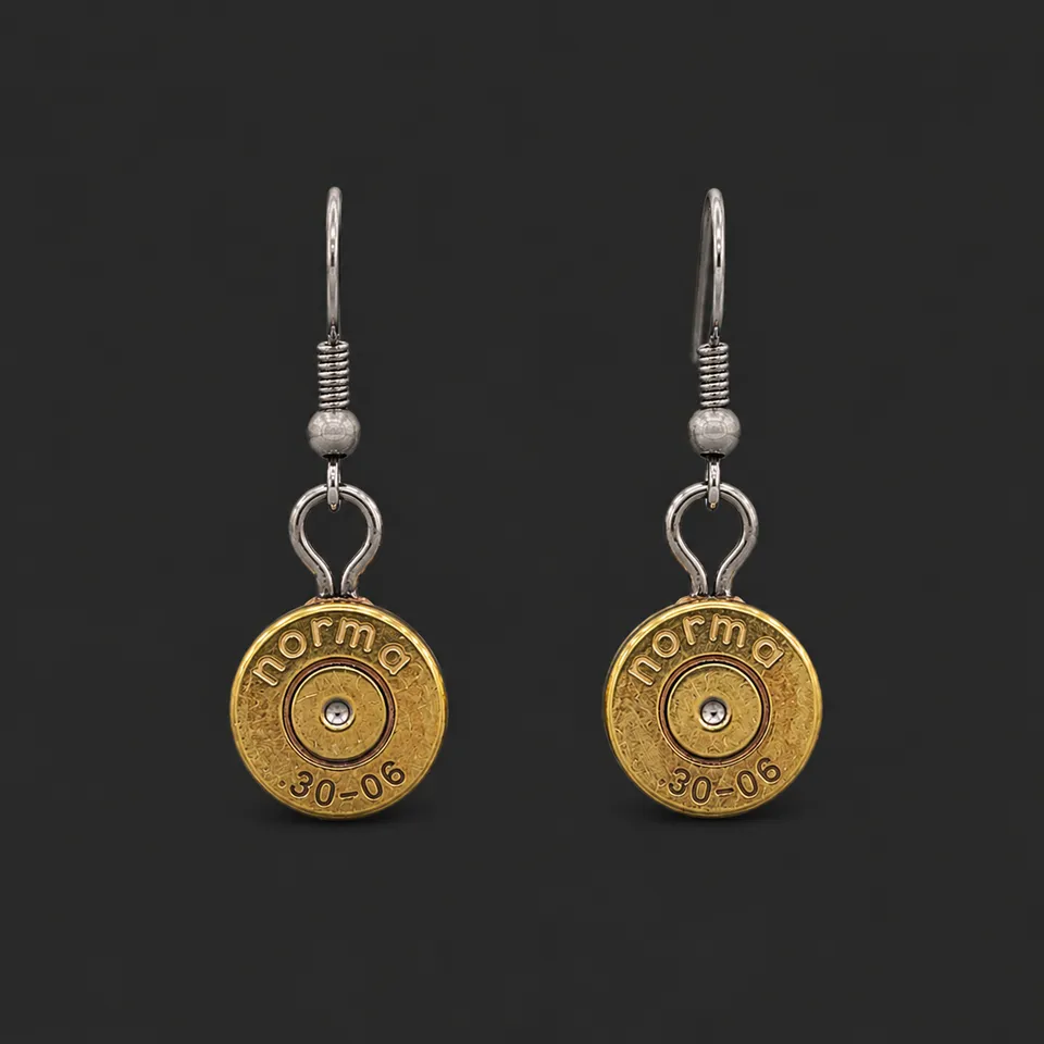Pendientes artesanales de casquillo de bala calibre 30-06 en latón con enganches antialérgicos, hechos a mano en Cazorla